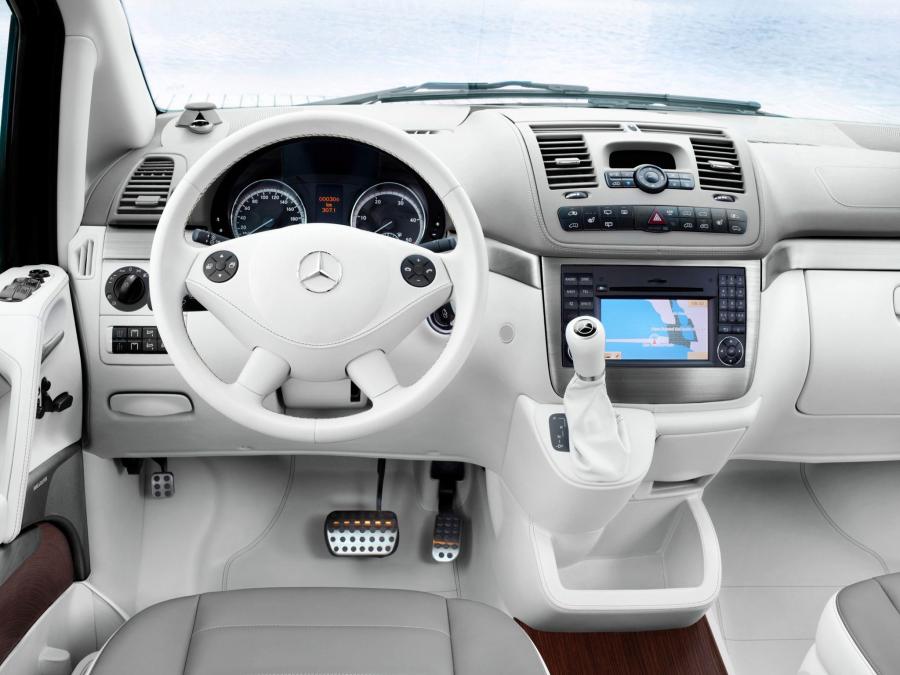  Mercedes-Benz Viano Vision Pearl Concept 2011 года  (фото 10 из 14)